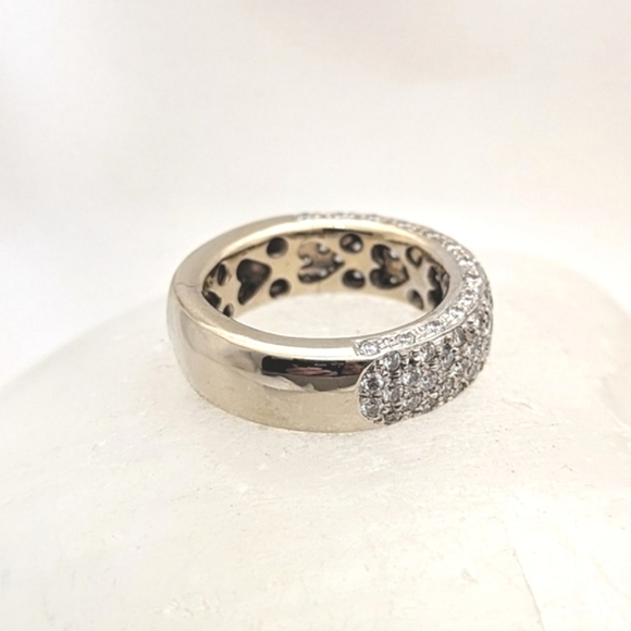 Gorgeous 18K White Gold 5 Row Diamond Band - Picture 4 of 6